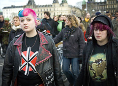 Piercing. Piercet ung kvinde ved en fredelig demonstration for Ungdomshuset. 10. marts 2007.  Foto: Scanpix Danmark