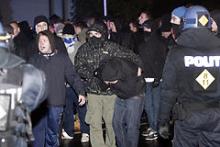 Pokalfinale, FCK og Brøndby (3-0) på Brøndby Stadion den 27. oktober 2011. Politi prøver at dæmpe fodboldfans efter kampen.