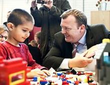 Daværende statsminister Lars Løkke Rasmussen besøger fredag d. 7. maj 2010 daginstitutionen Løvstikken i Tjele.