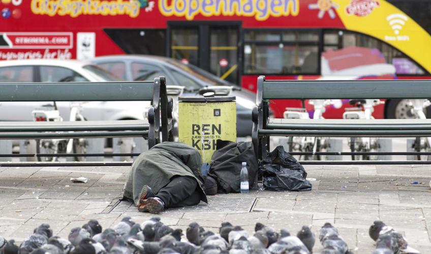 sovende mand på rådhuspladsen